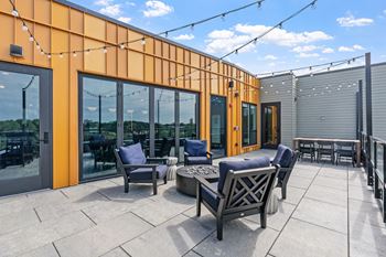 Cocktail lounge & roof deck